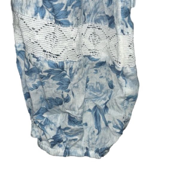 Blue and white American Eagle top with lace detailing - Picture 3 of 5